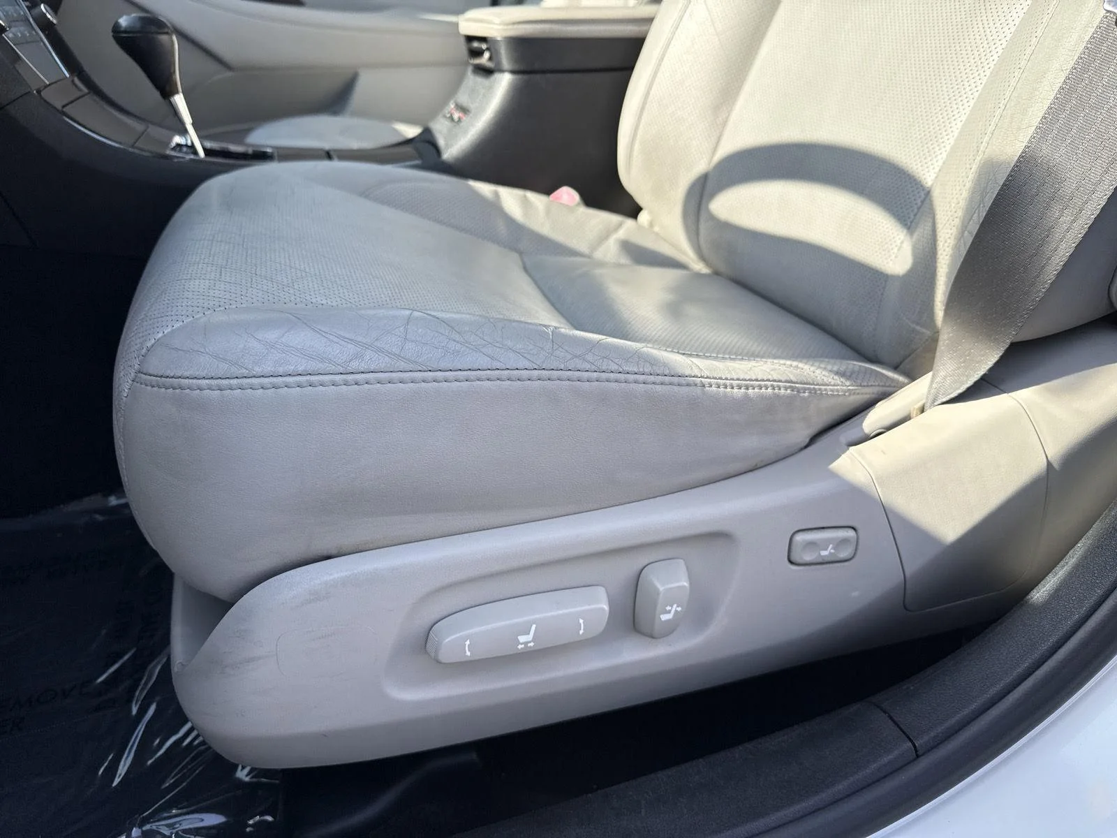 Used 2012 Starfire Pearl Lexus Base image 10