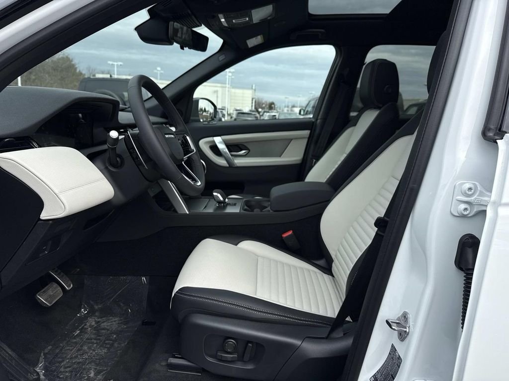 New 2026 Fuji White Land Rover Landmark Edition image 18