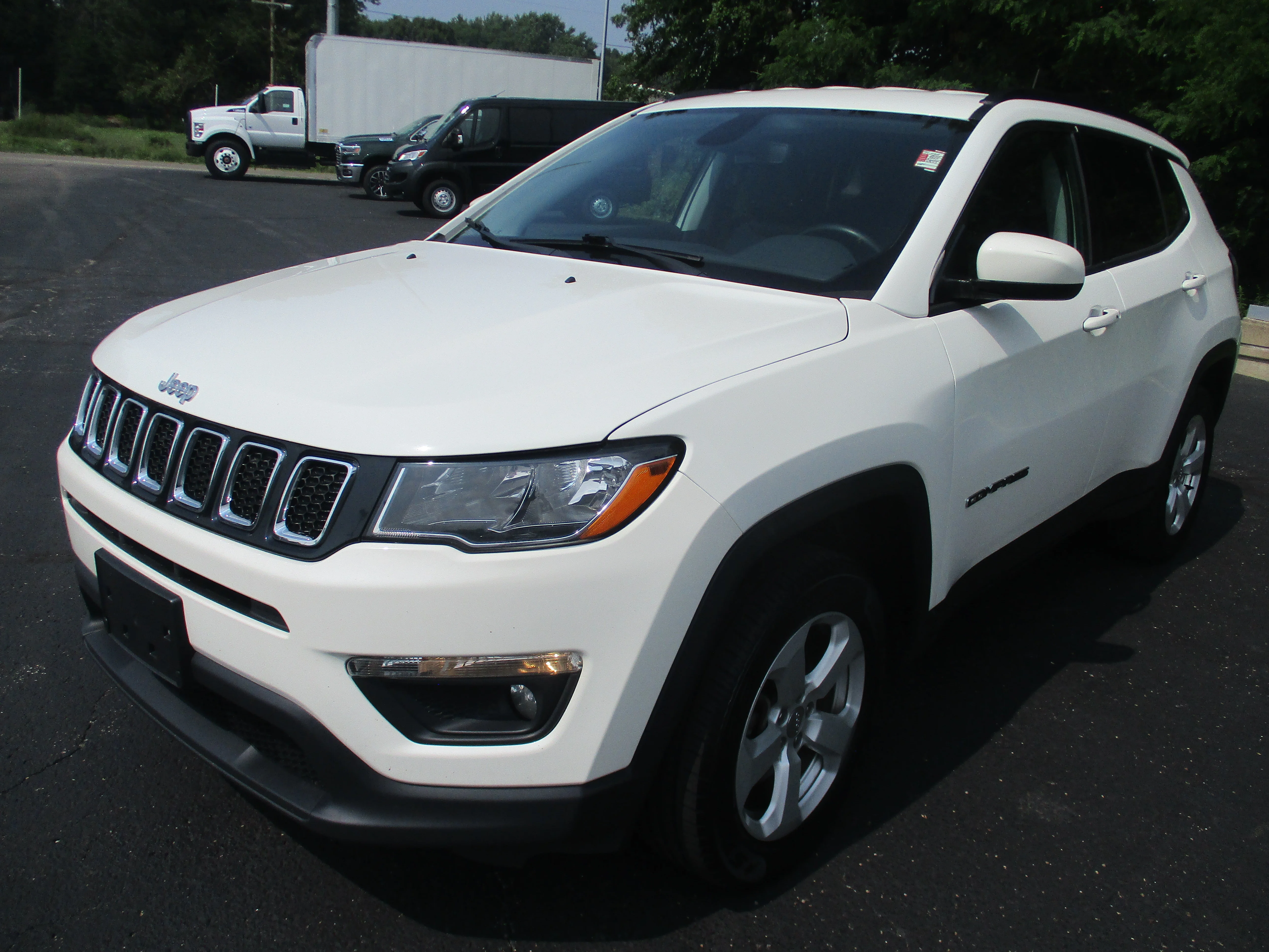 Used 2020 White Clearcoat Jeep Latitude image 5
