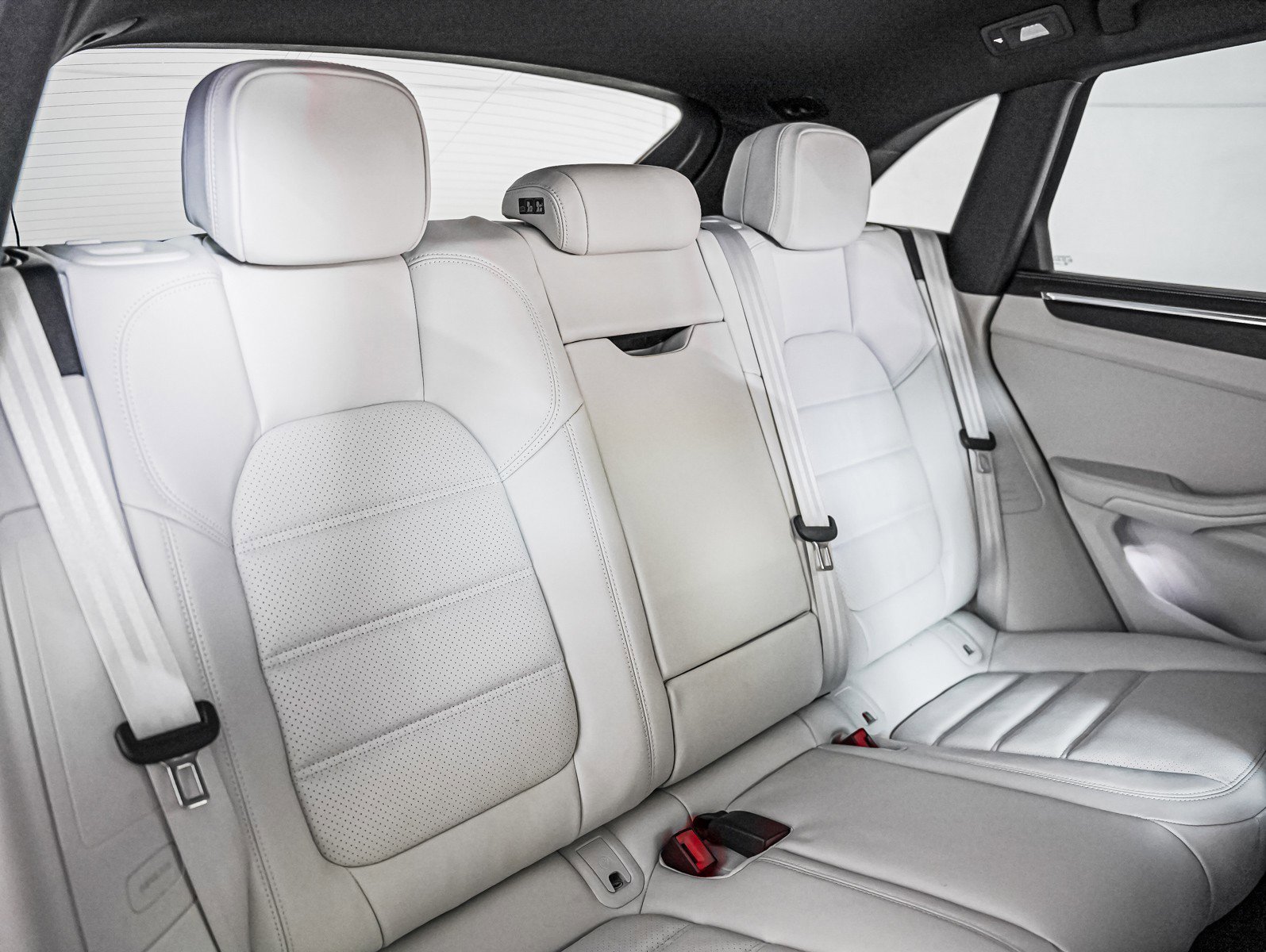 2026 Porsche Macan GTS - Photo 6