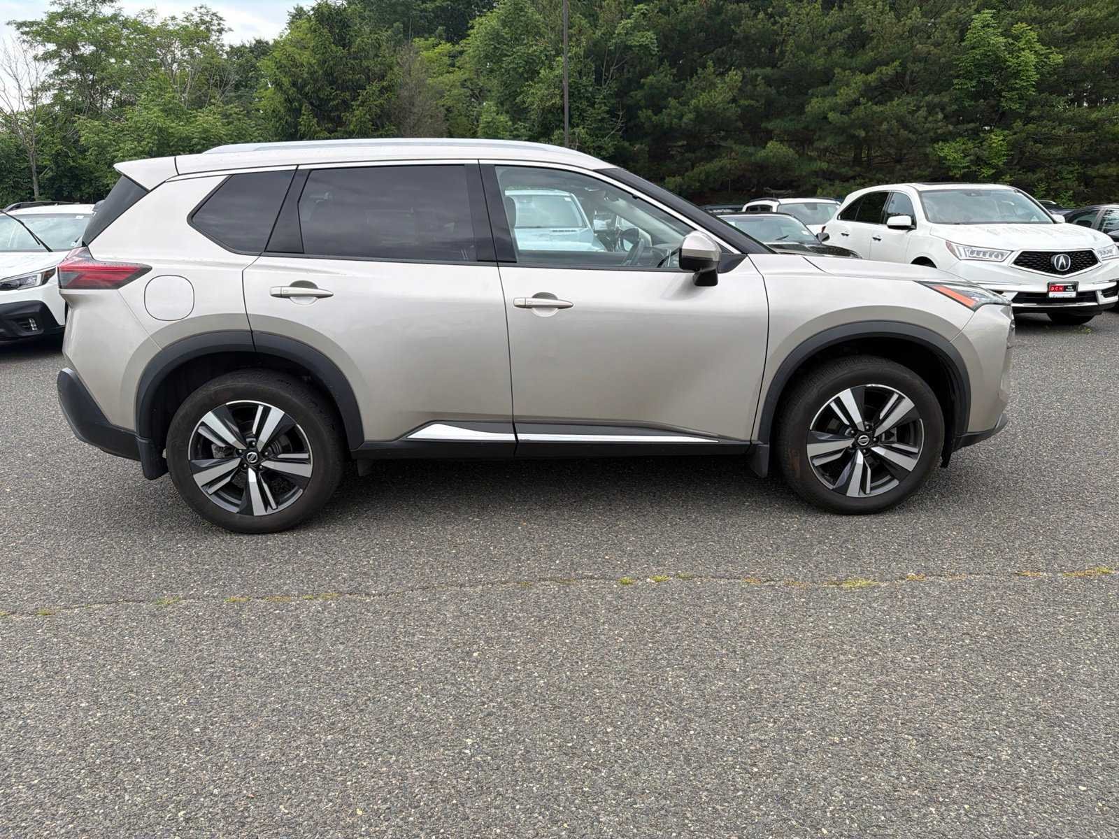 Used 2021 Champagne Silver Metallic Nissan SL image 6