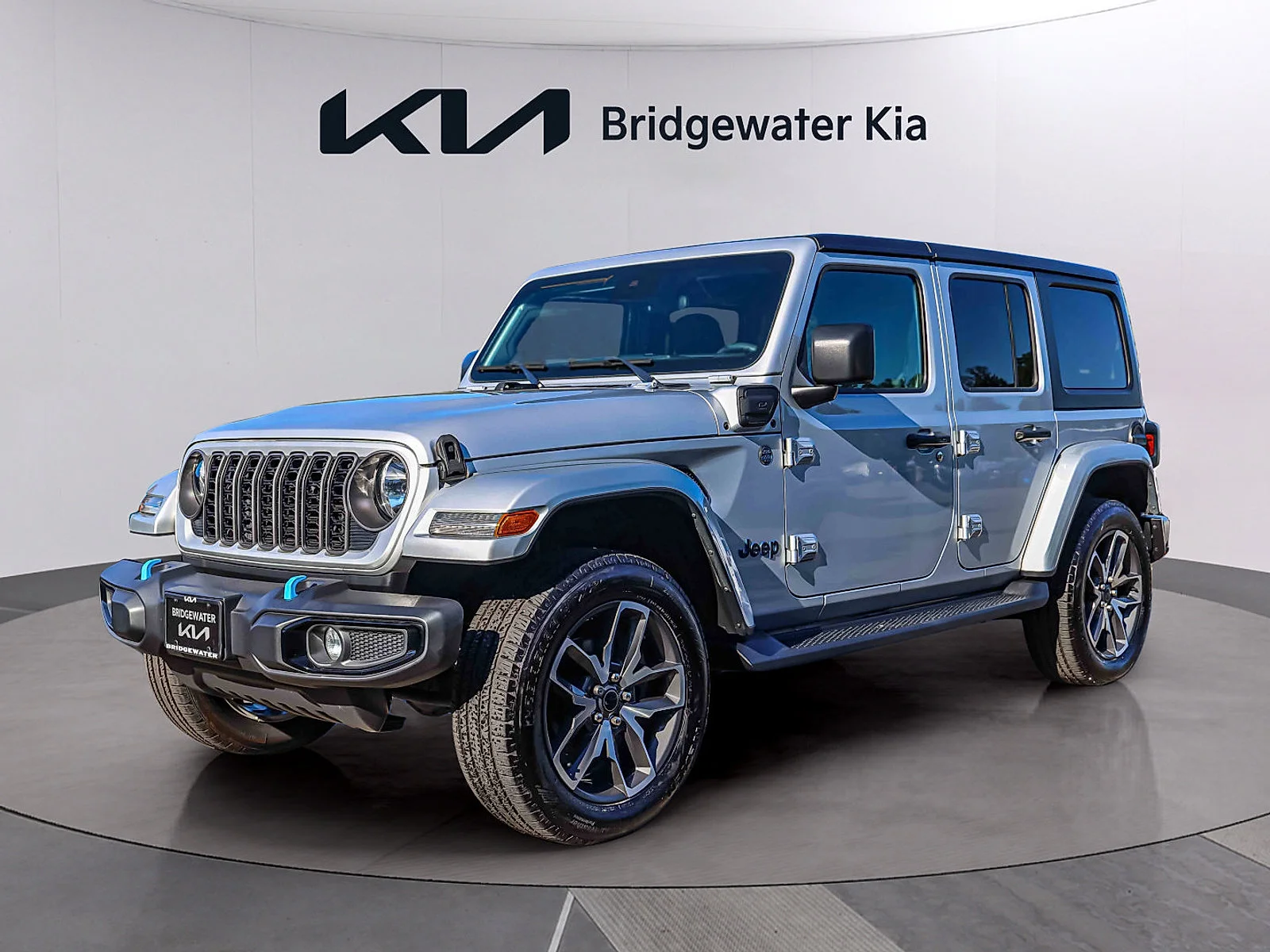 Used 2024 Silver Zynith Clearcoat Jeep Sport S image 3