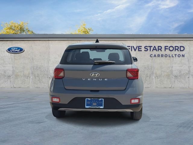 Used 2022 Gray Hyundai SE image 7