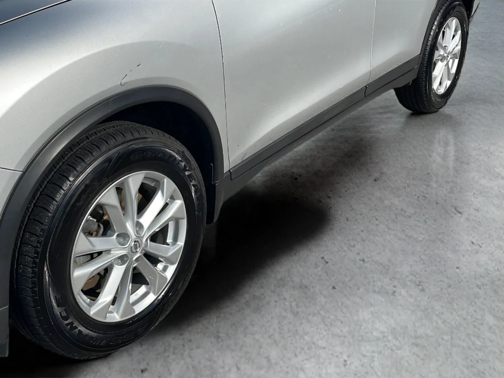 Used 2015 Silver Nissan SV image 44