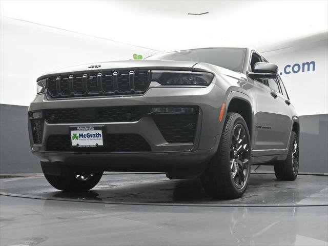 New 2027 Sting-Gray Clear-Coat Paint Jeep Summit image 7