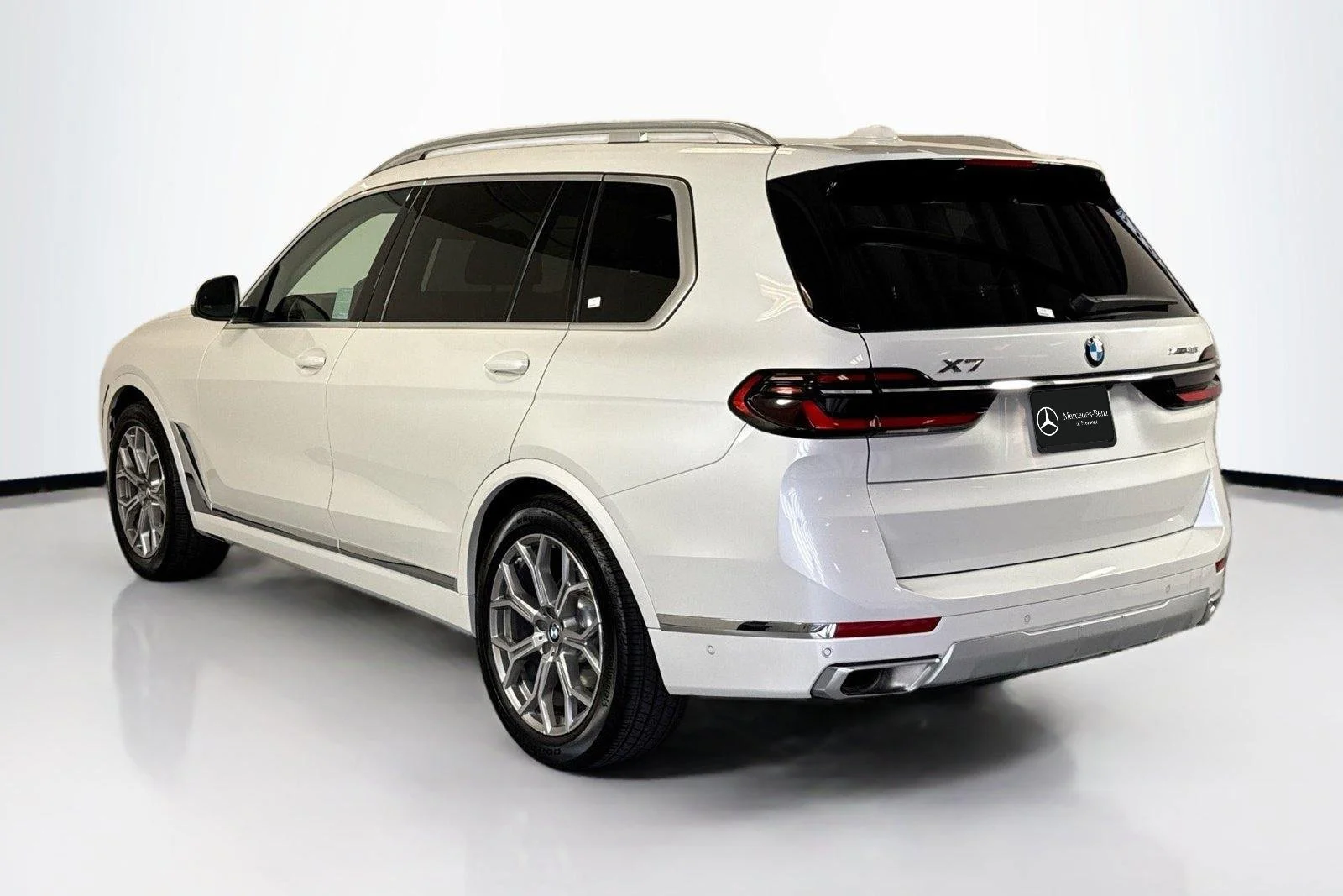 Used 2023 Alpine White BMW xDrive40i image 7