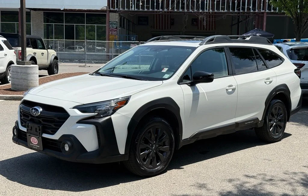 Used 2024 White Subaru Onyx Edition XT image 1