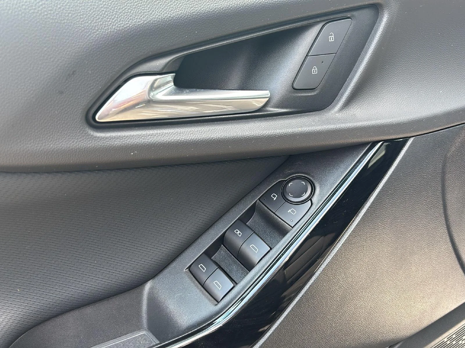 Used 2025 Mosaic Black Metallic Chevrolet AWD LT image 16
