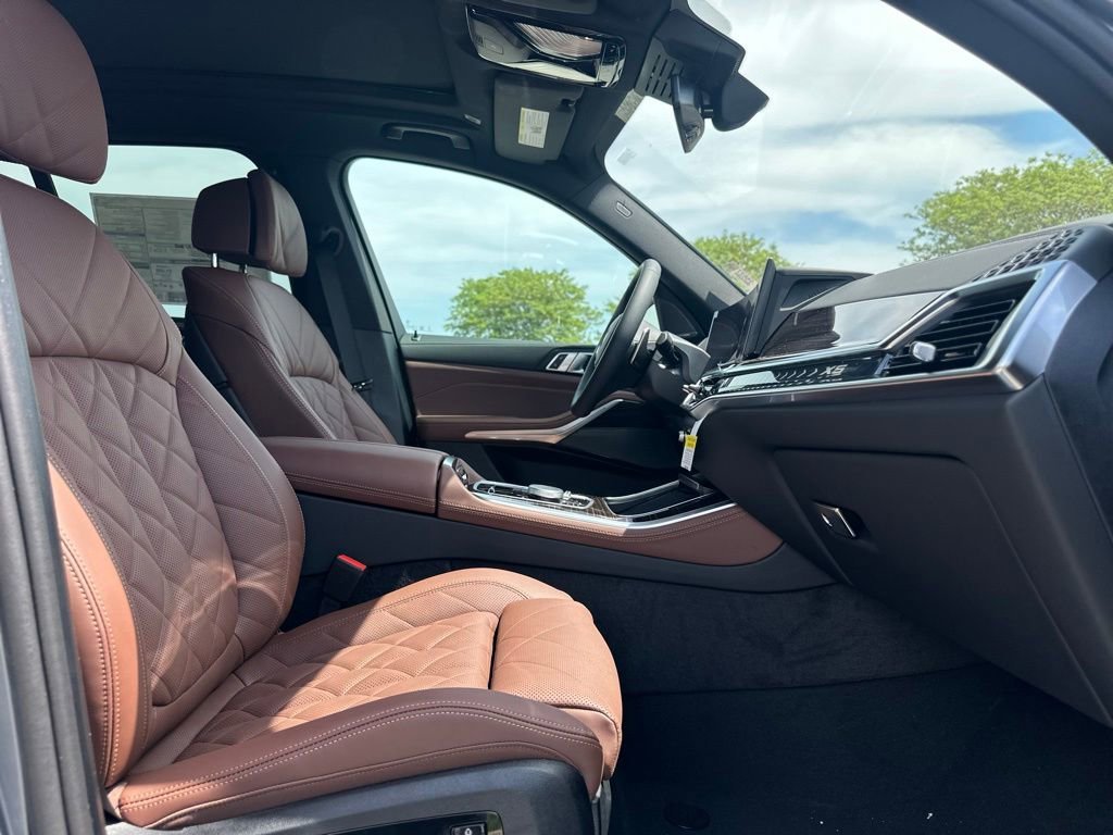 New 2026 Skyscraper Grey Metallic BMW xDrive50e image 24