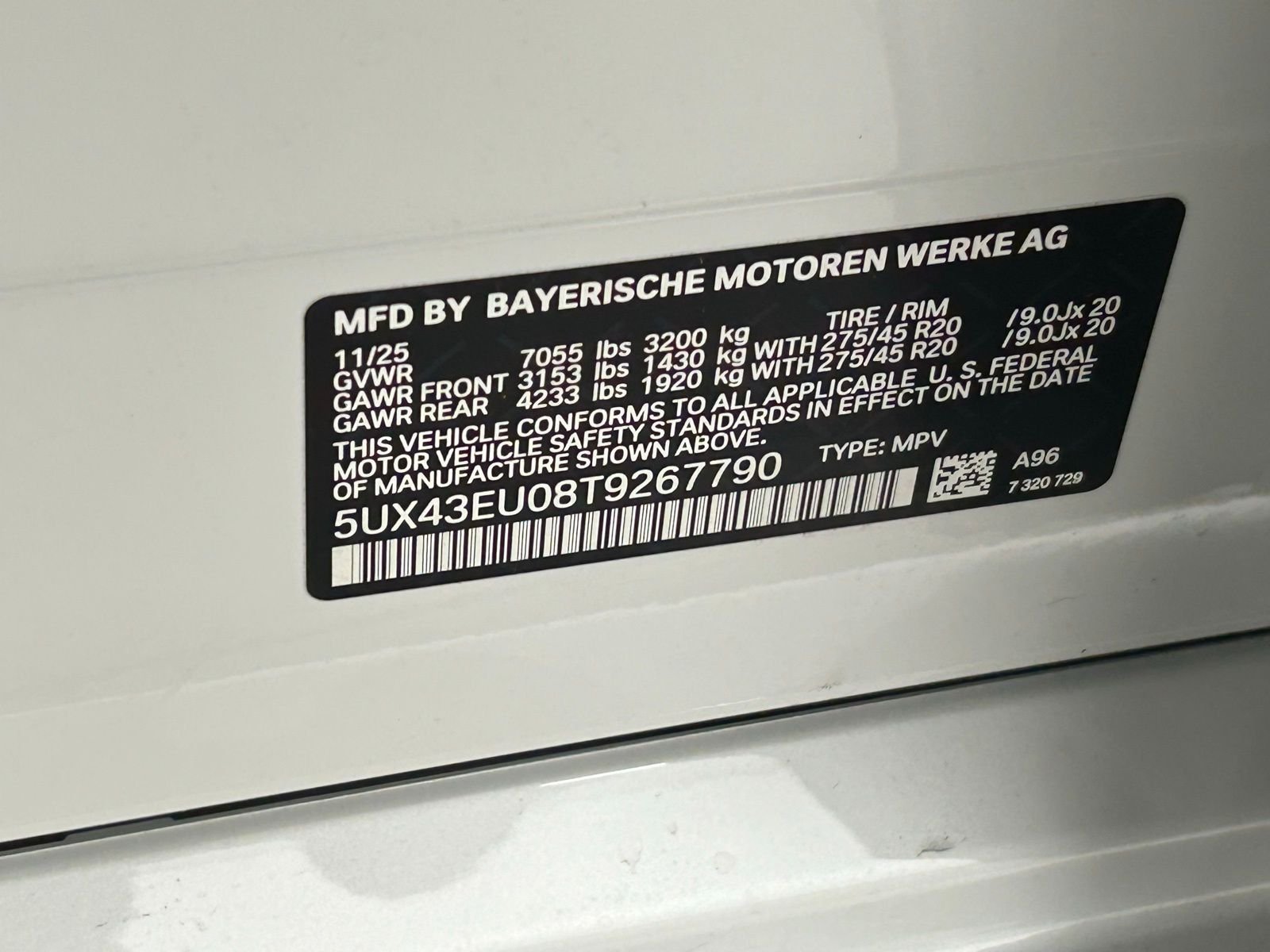 New 2026 Mineral White Metallic BMW xDrive50e image 32