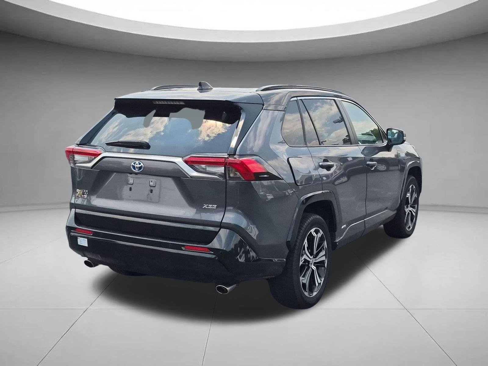 Used 2022  Toyota XSE image 5