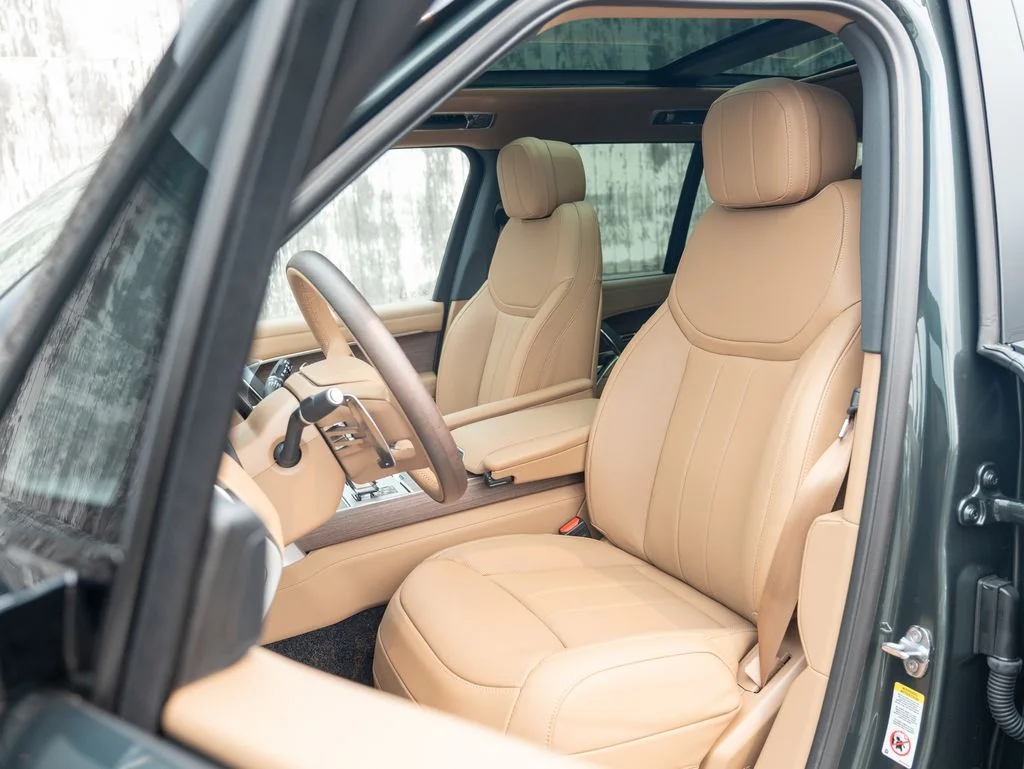 New 2026 Belgravia Green Land Rover SE image 19