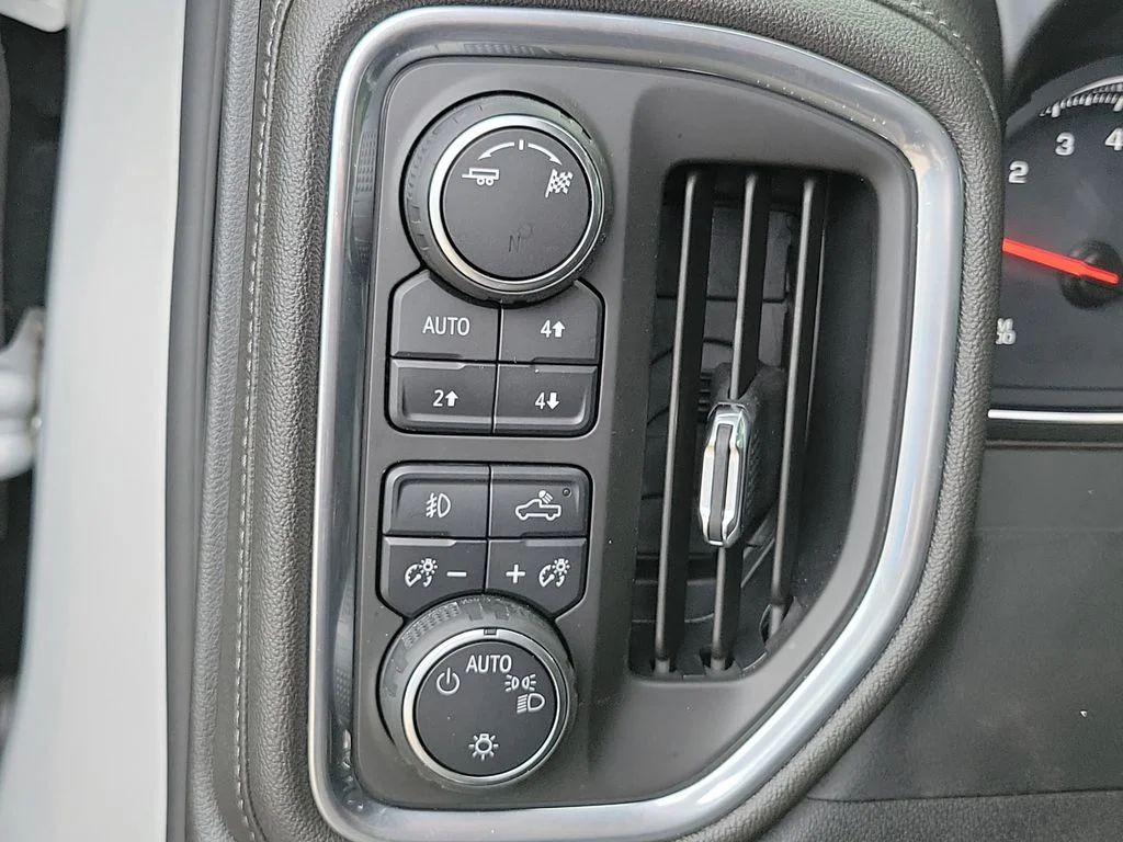 Used 2019 Silver Chevrolet RST image 25