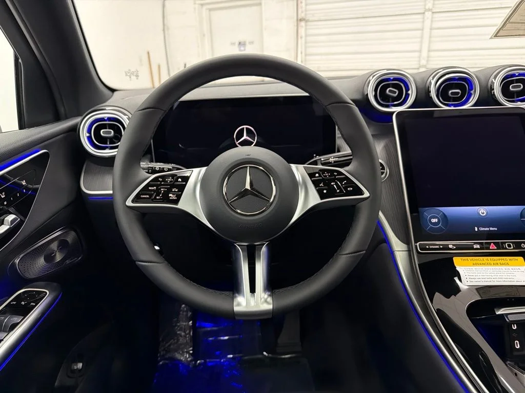 New 2027 White Mercedes-Benz GLC 300 image 21