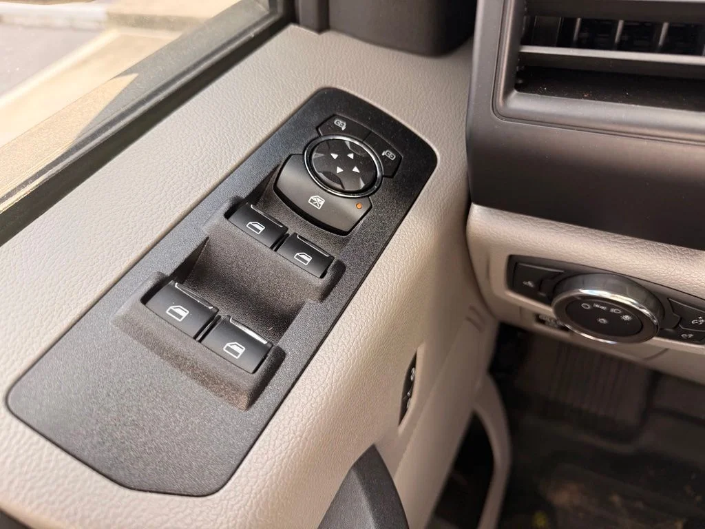 Used 2020 White Ford XL image 21
