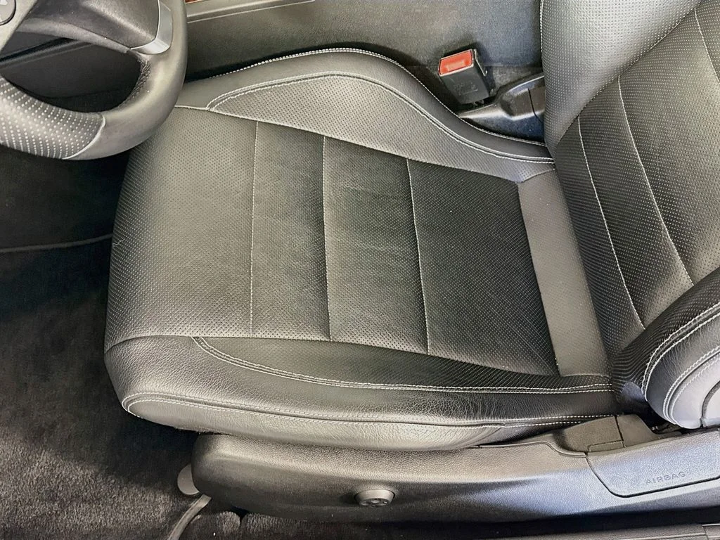 Used 2010  Mercedes-Benz E 350 image 21