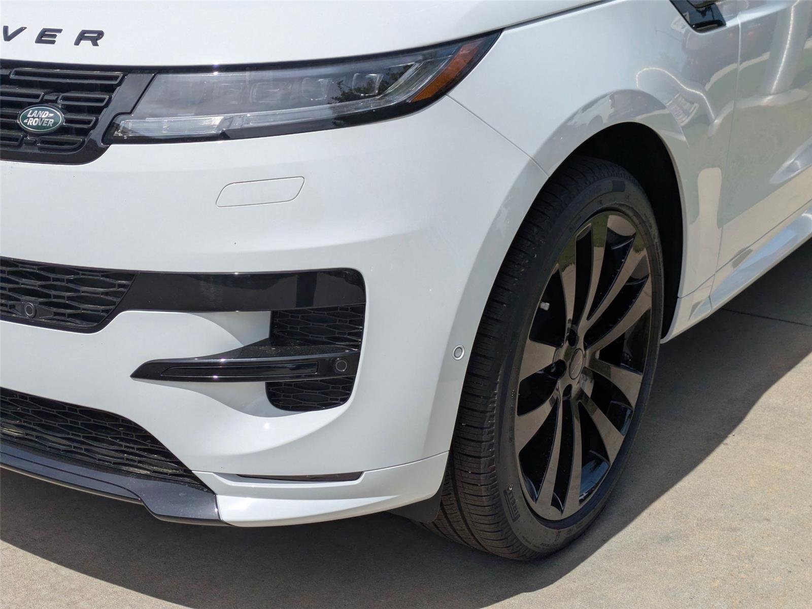 Used 2026 Fuji White Land Rover Dynamic SE image 9