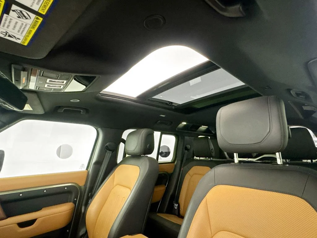 Used 2024 Green Land Rover X image 22