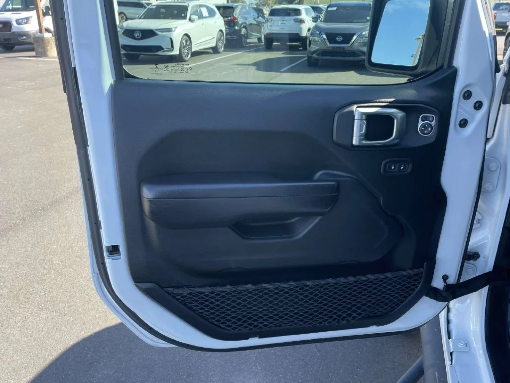 Used 2020 White Jeep Unlimited Rubicon image 15