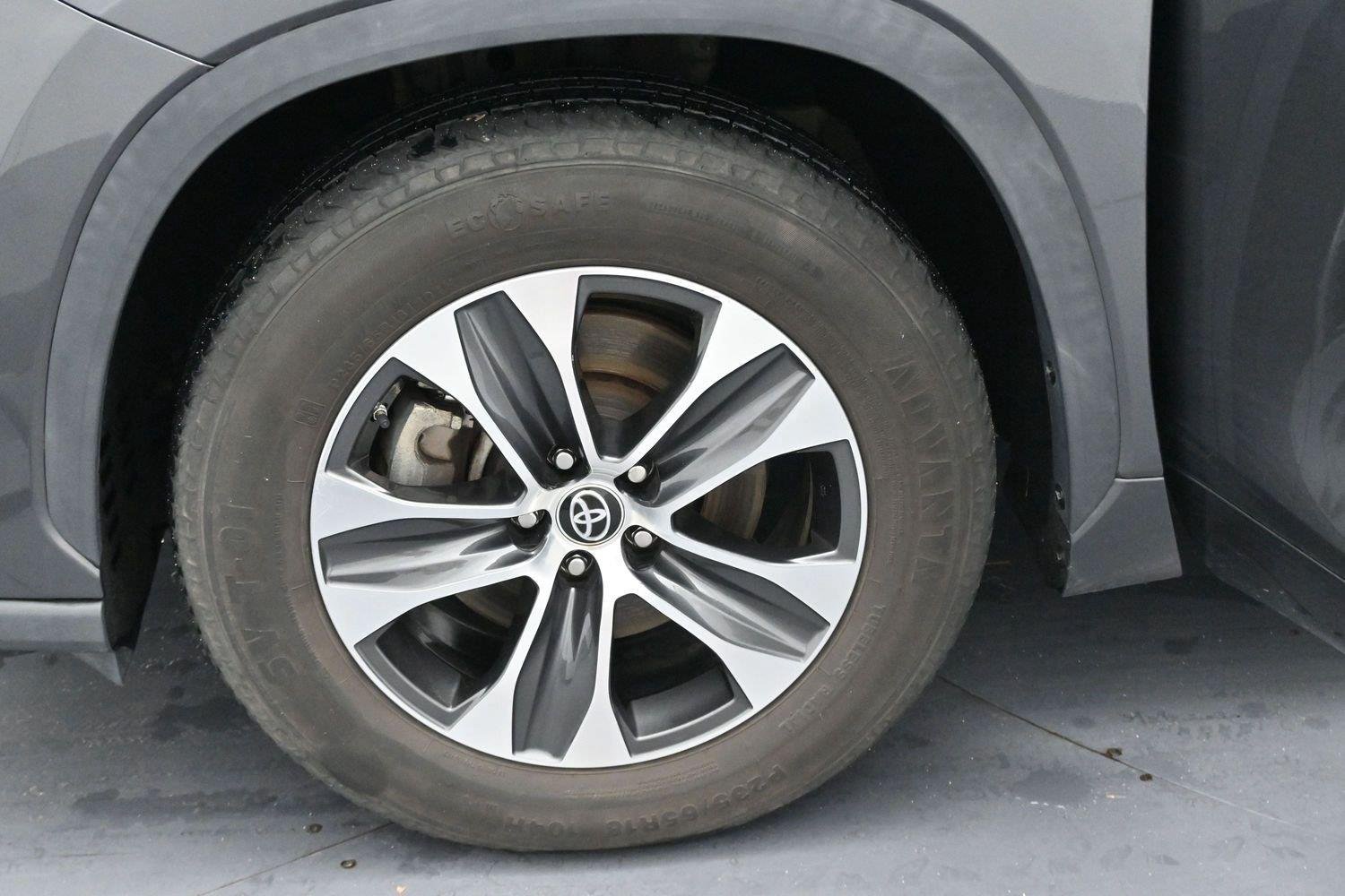 Used 2022 Magnetic Gray Metallic Toyota XLE image 42
