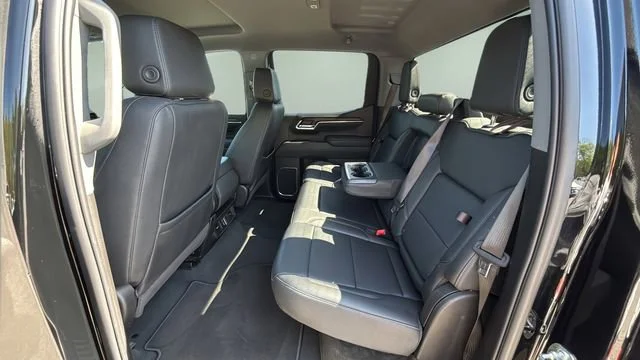 Used 2025 Onyx Black GMC SLT image 17
