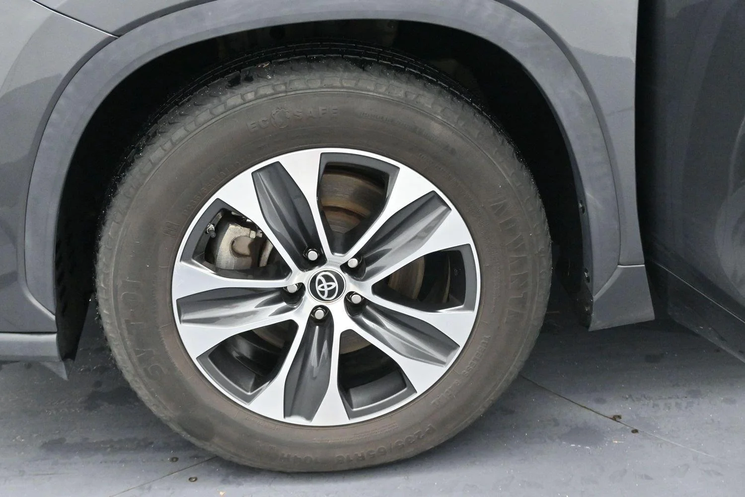 Used 2022 Magnetic Gray Metallic Toyota XLE image 42