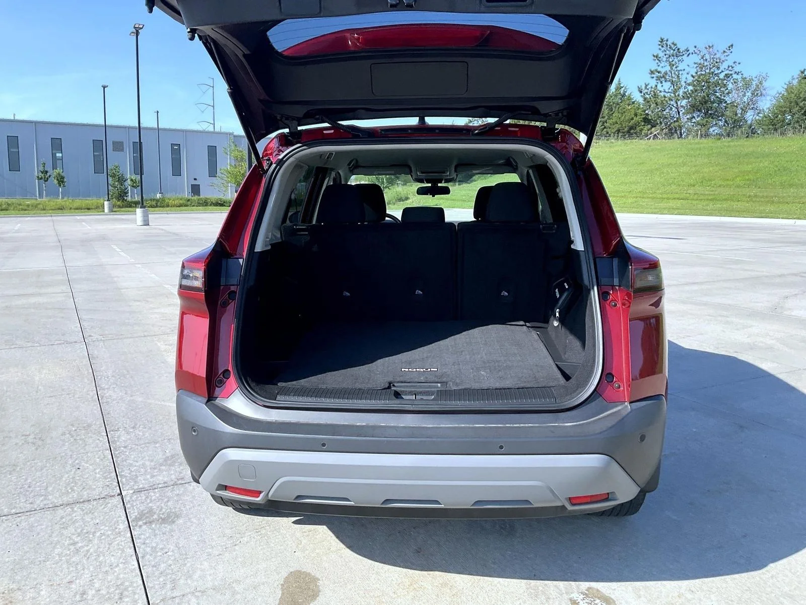 Used 2023 Red Nissan S image 9