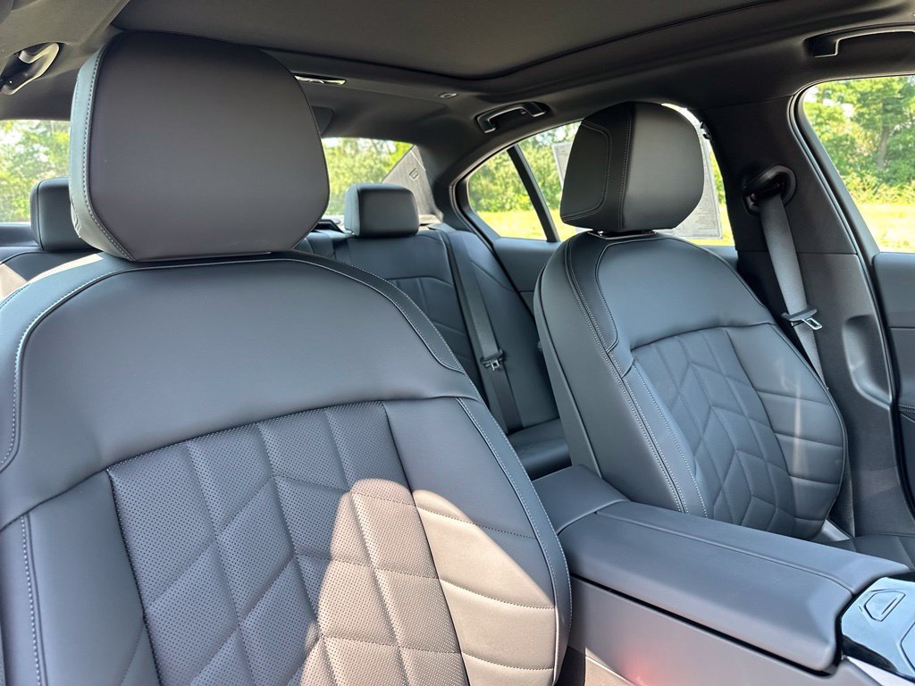 New 2027 Brooklyn Grey Metallic BMW 550e xDrive image 26