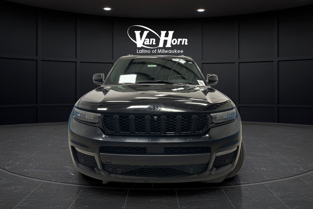 Used 2024 Diamond Black Crystal Pearlcoat Jeep Limited image 2