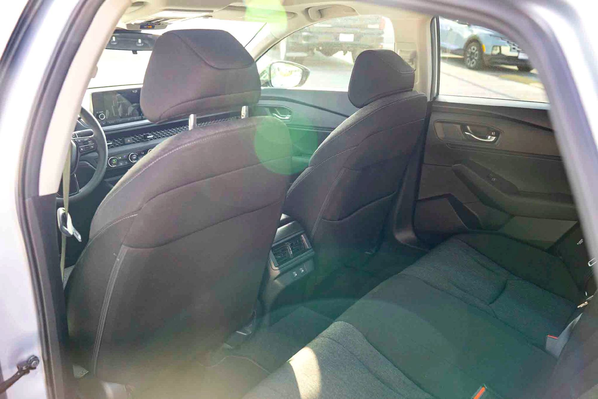 Used 2025 Silver Metallic Honda SE image 23