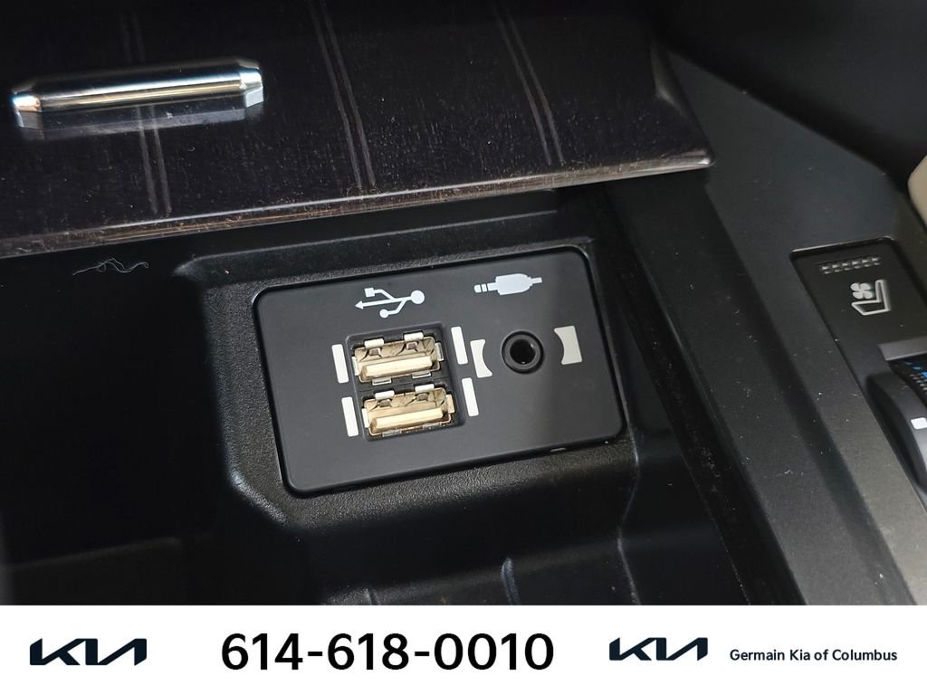 Used 2022 Black Lexus 460 image 32