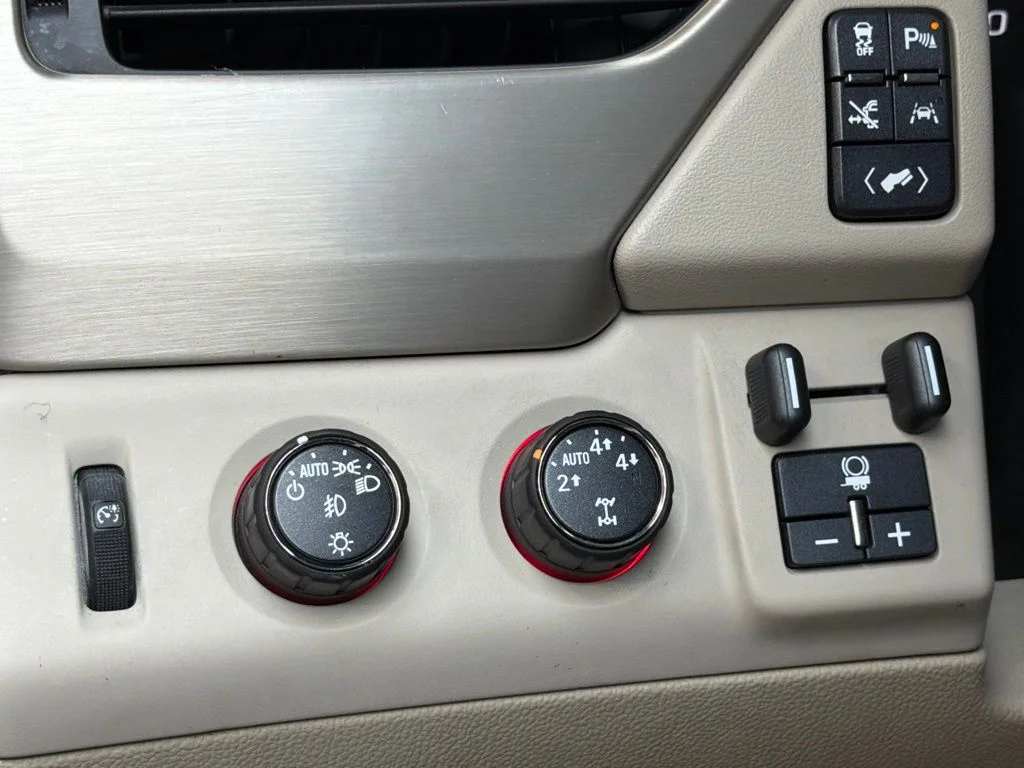 Used 2016 Sparkling Silver Metallic GMC Denali image 26