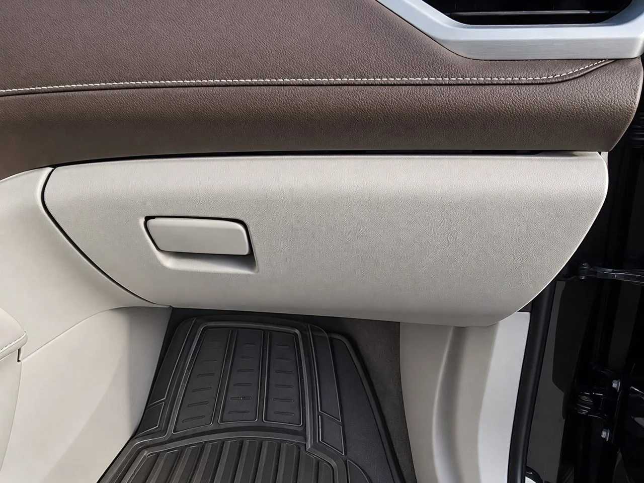 Used 2022 Ebony Twilight GMC SLE image 33
