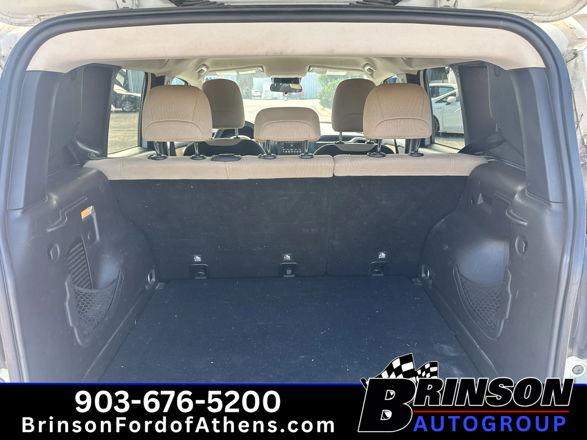 Used 2019 Alpine White Clearcoat Jeep Latitude image 10