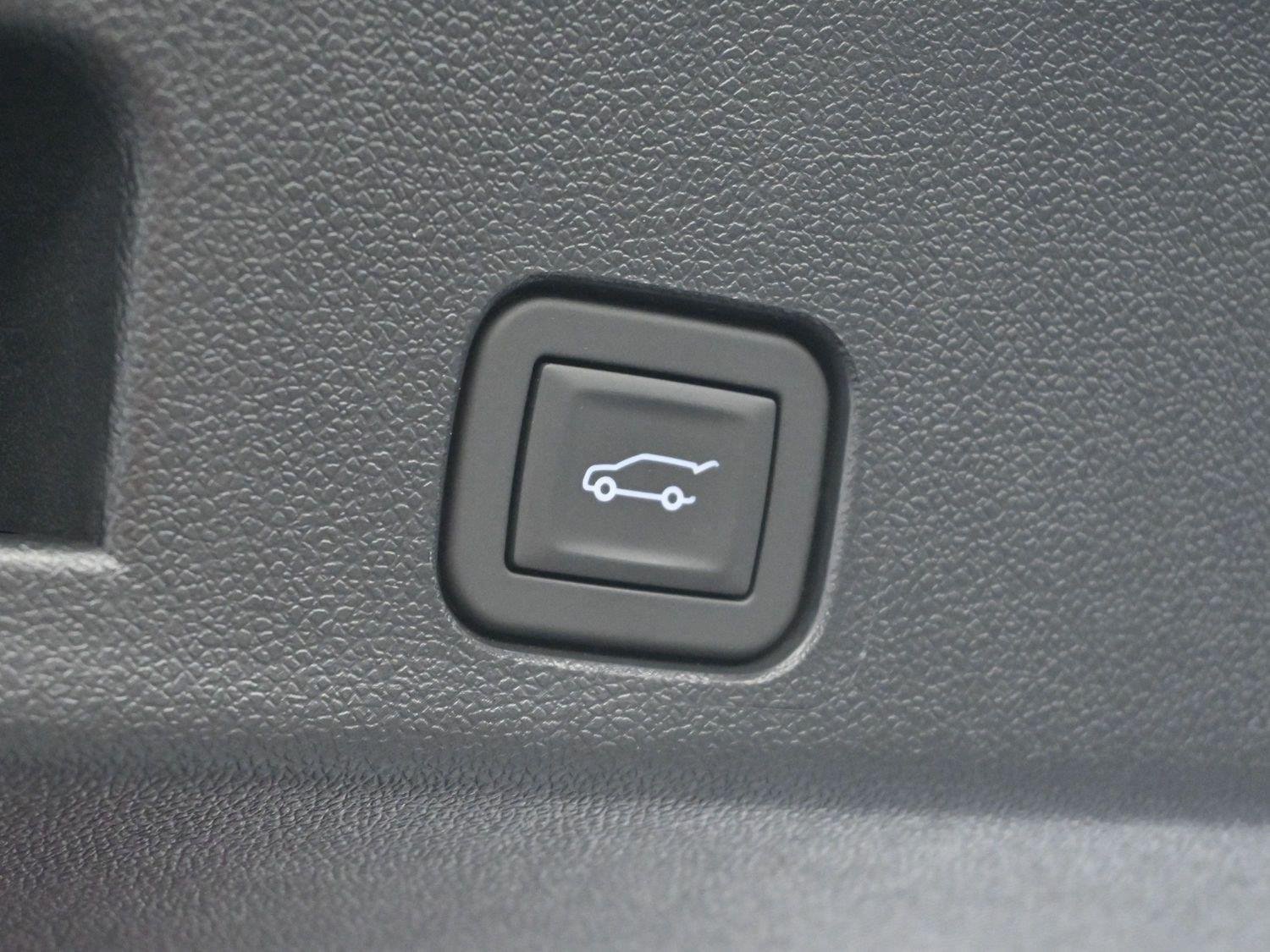 Used 2025 Radiant Red Tintcoat Chevrolet High Country image 11