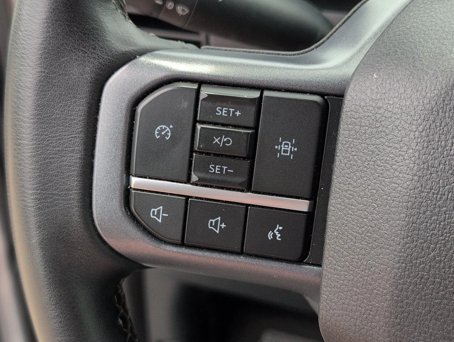 Used 2024 Iconic Silver Ford XLT image 27