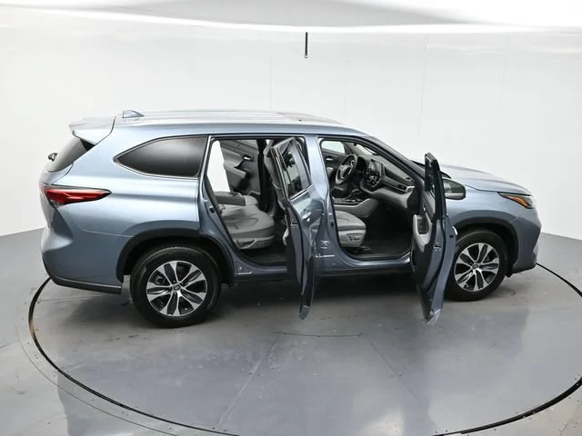 Used 2022 Moon Dust Toyota XLE image 47