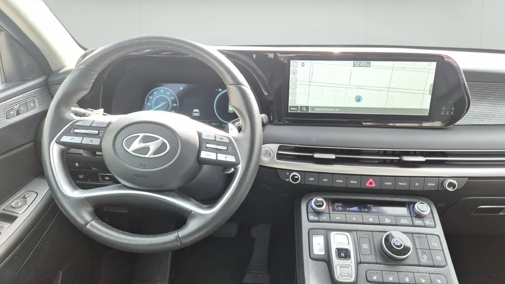 Used 2025 Black Hyundai Limited image 11