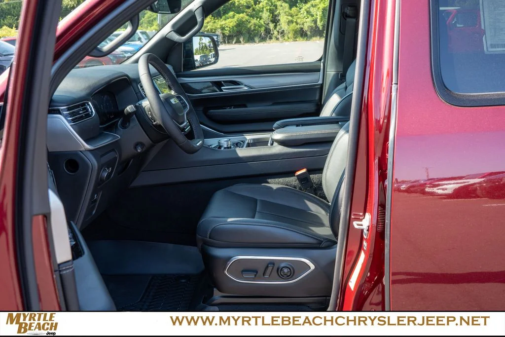 New 2026 Velvet Red Pearl-Coat Exterior Paint Jeep Limited Altitude image 18