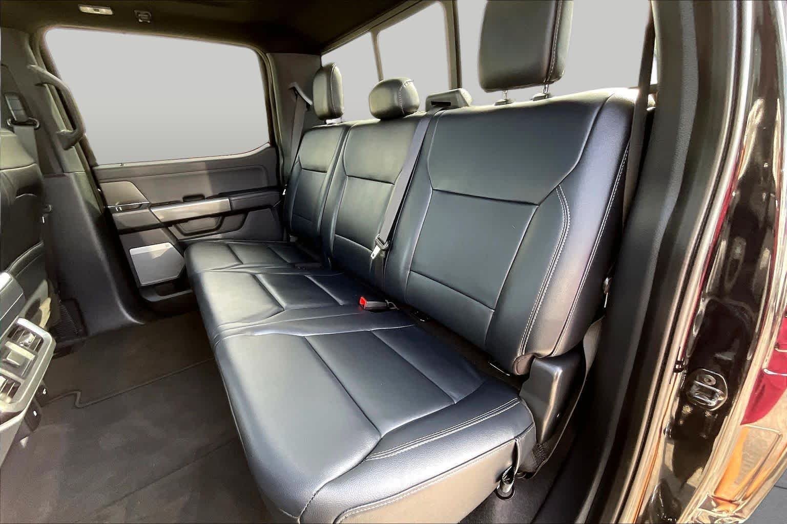 Used 2023 Agate Black Metallic Ford XLT image 19