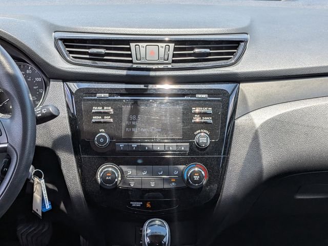 Used 2018 White Nissan S image 18