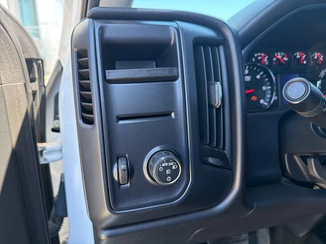 Used 2015 White GMC Base image 26