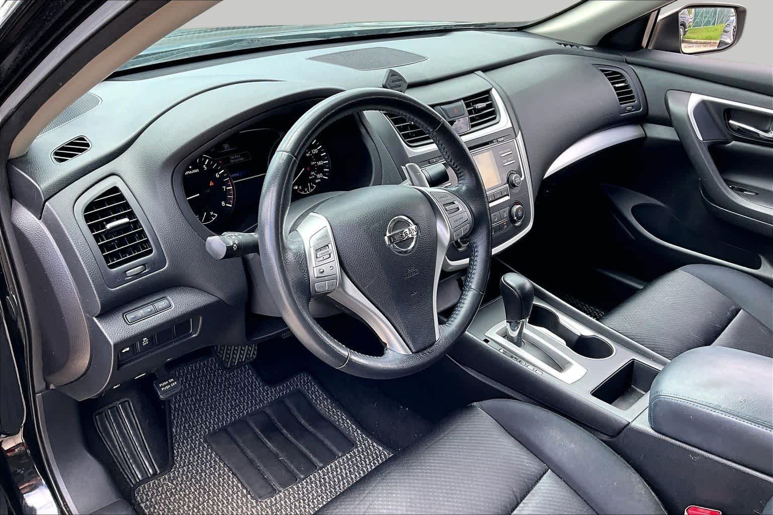 Used 2016 Super Black Nissan 2.5 SR image 16