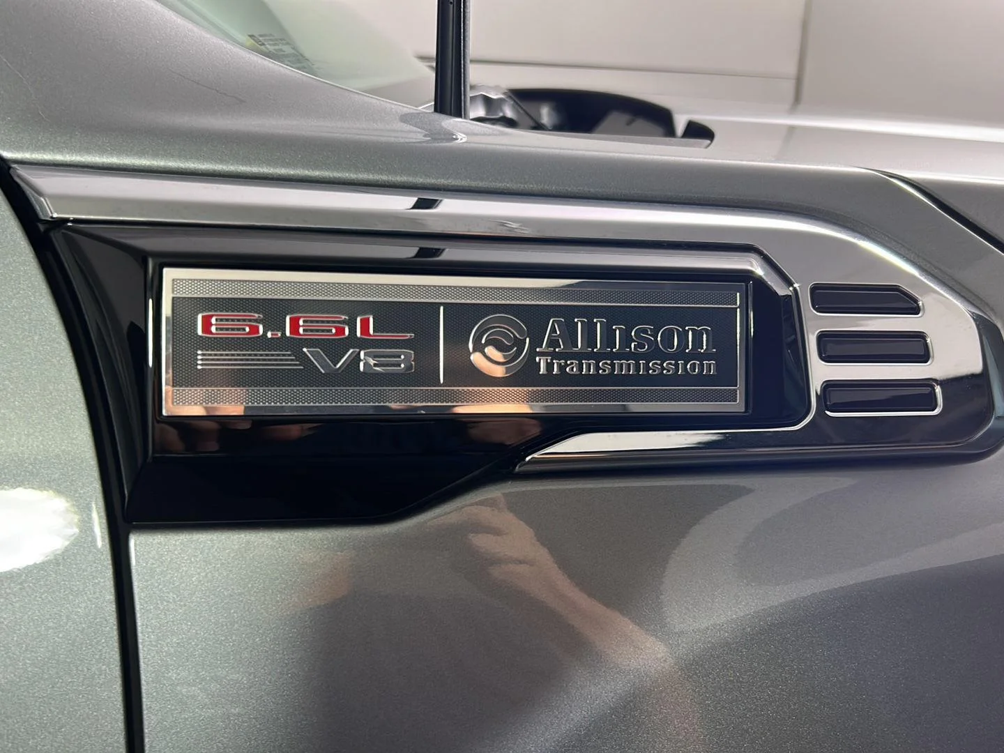 Used 2025 Sterling Metallic GMC SLE image 2