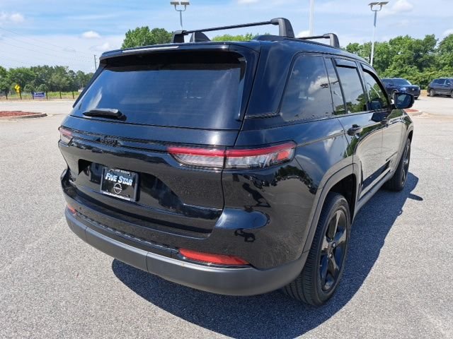 Used 2023 Black Jeep Altitude X image 4