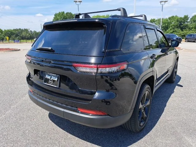 Used 2023 Black Jeep Altitude X image 4