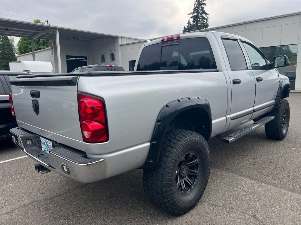 Used 2007 Bright Silver Metallic Dodge SLT image 4