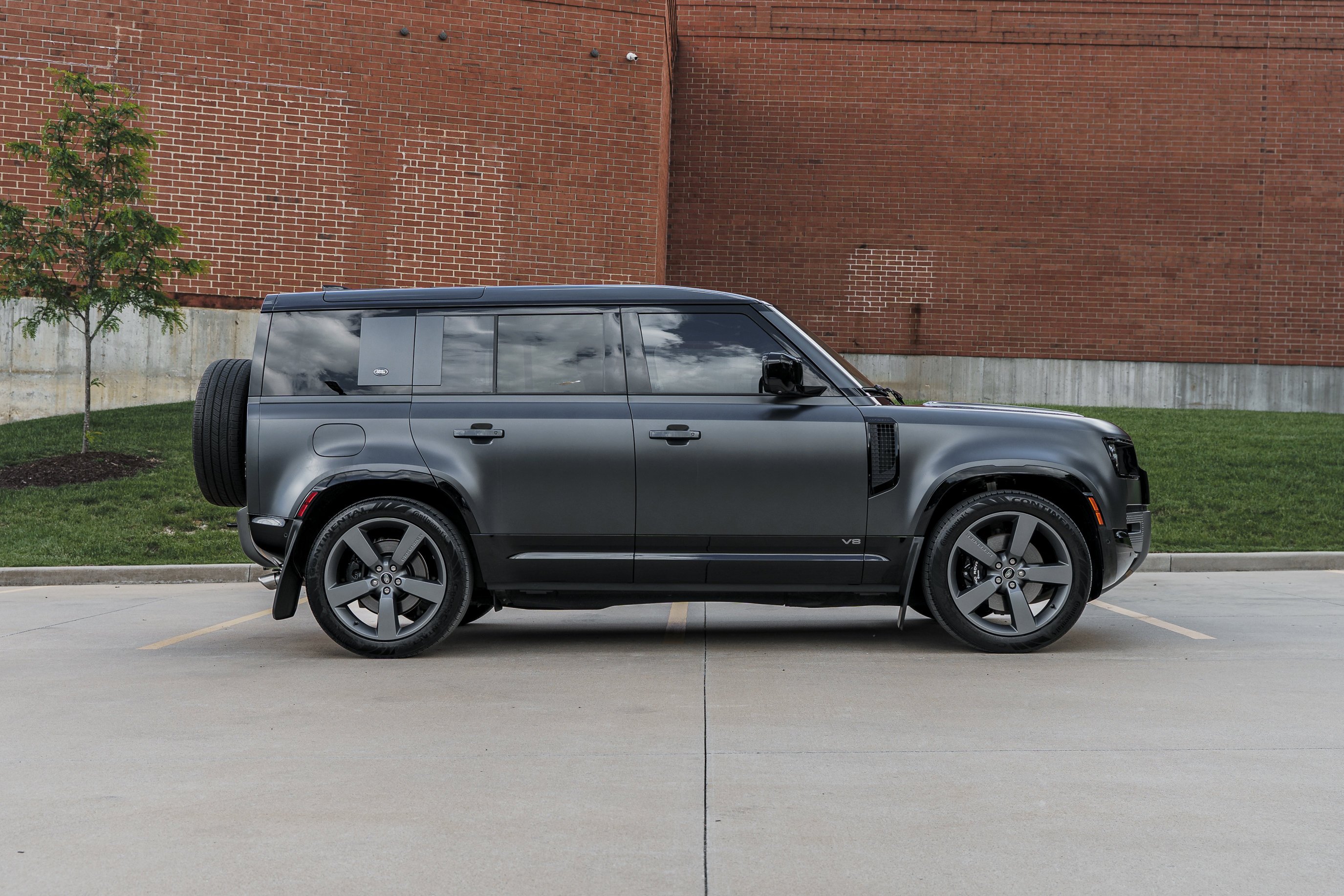 Used 2024 Carpathian Grey Premium Metallic Land Rover Carpathian Edition image 3
