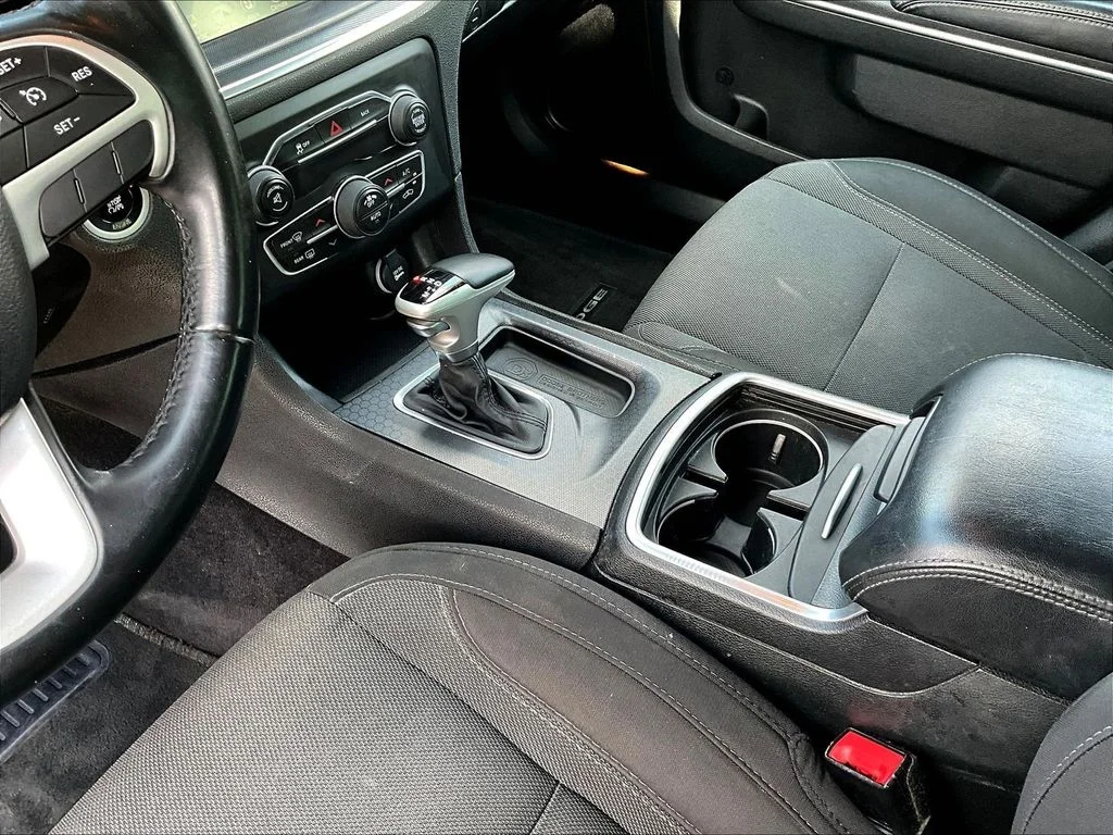 Used 2016 Black Dodge SXT image 19