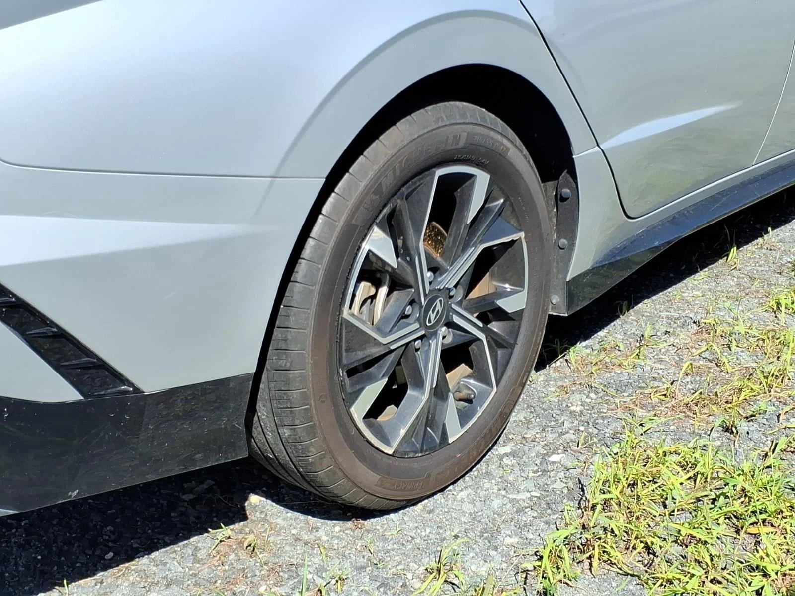 Used 2025 Aero Silver Hyundai SEL image 9